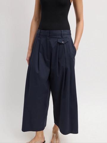bio twill triple pleat cropped pant