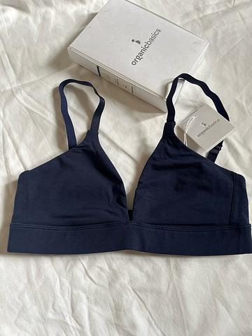 Triangle bra with back closure
