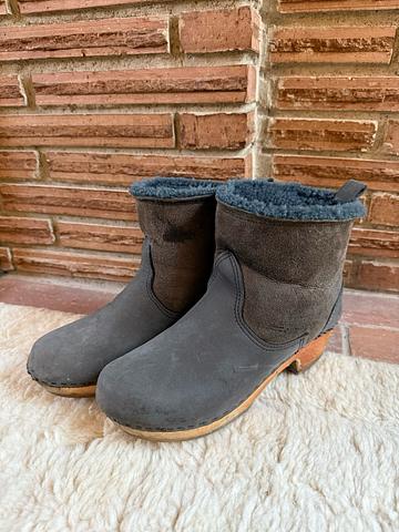 Shearling clog boot