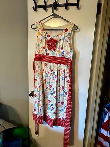 Cheerful floral dress (has pockets!!)