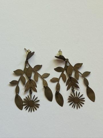 Dangle leaf earrings