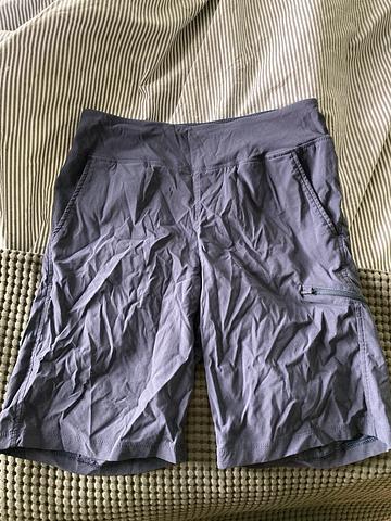 Mountain hardware shorts