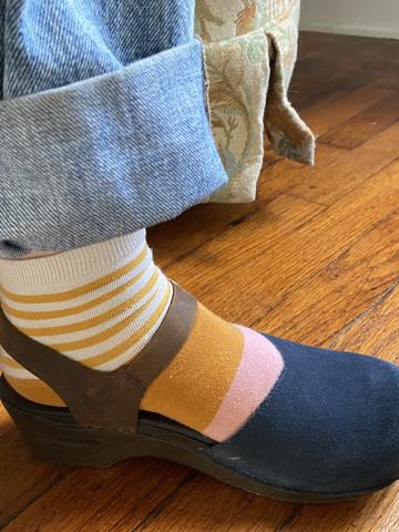 Two-tone clogs