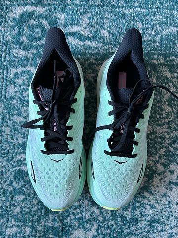 Hoka Clifton 9s Like New