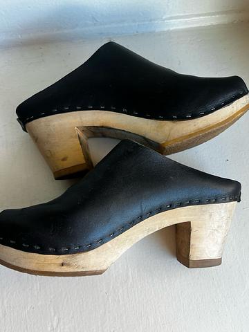 Early Chloe Clogs