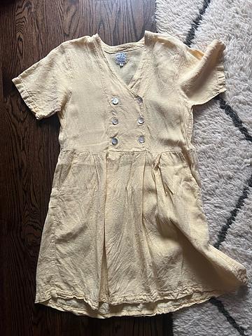 Buttery yellow “Via Uai by pollero” linen dress with pearly buttons true size M