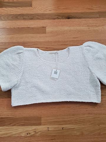 Balloon sleeve crop sweater