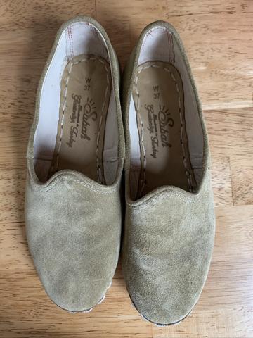 Sabah slip ons