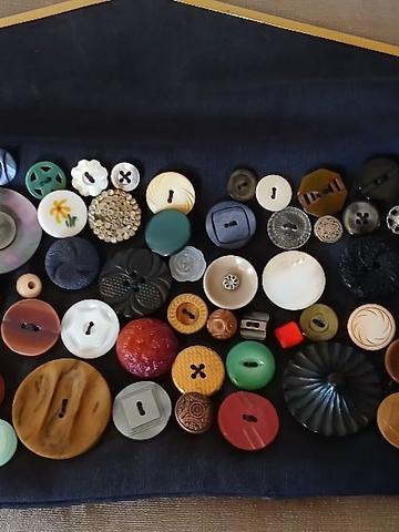 Button handbag