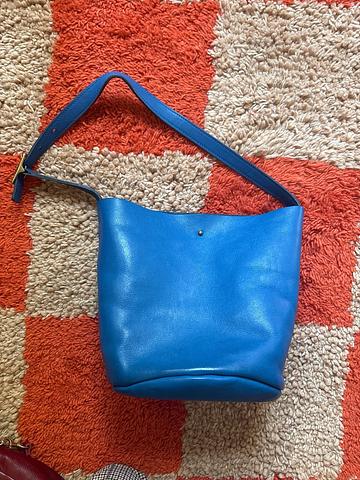 Contra bucket bag