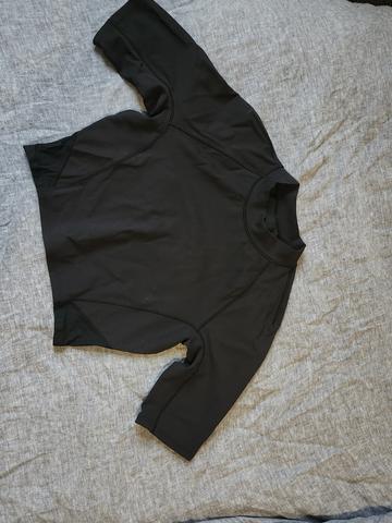 Short sleeved mesh top