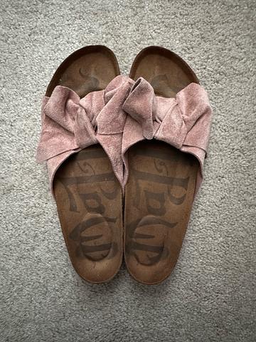 Pink bow slides