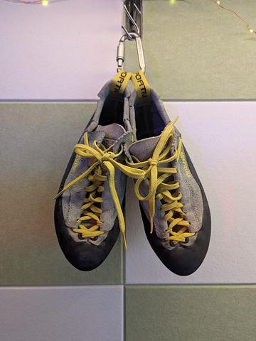 Mythos climbing shoes