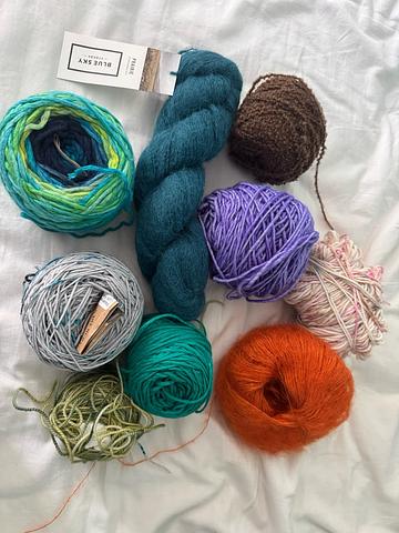 Lot of oddball yarn