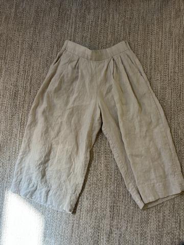 Pleated and cropped  wide leg linen pants