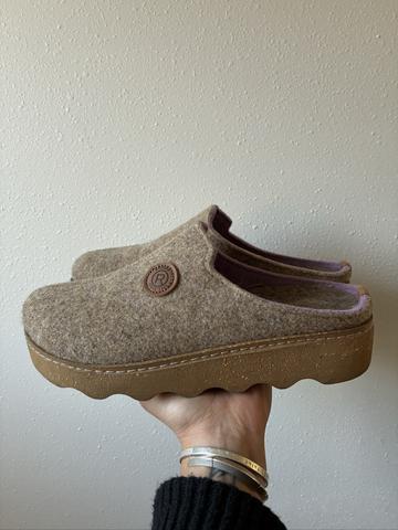 Squiggle Platform Clogs