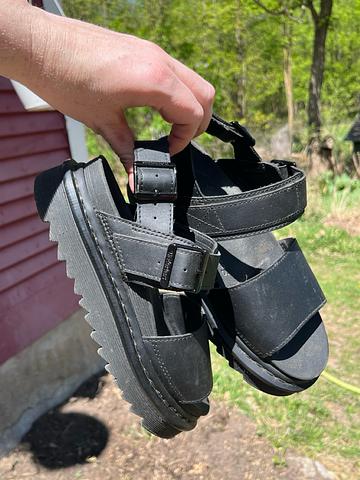 Voss chunky platform sandals