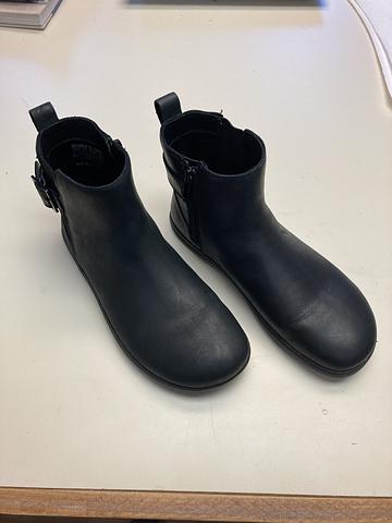 Chelsea  boot barefoot style