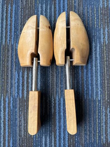 Shoe stretcher