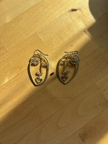 Face earrings