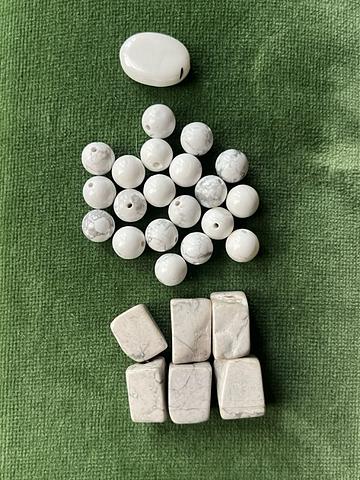 🇵🇸 White stone beads
