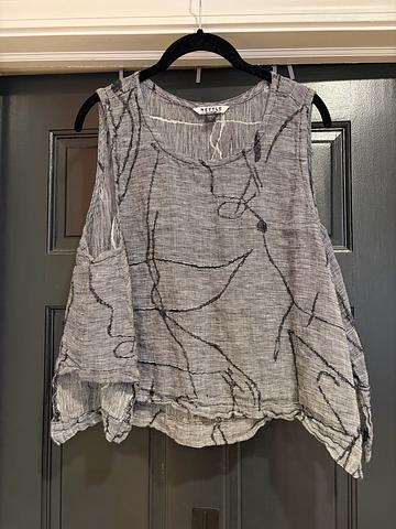 Side panel tank