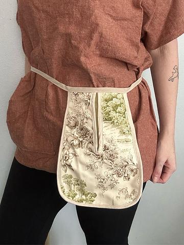 18th century style dress pocket