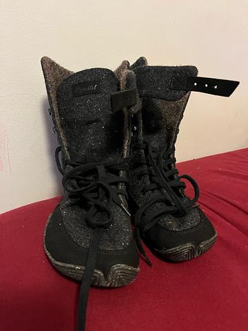 Crow barefoot wool boots