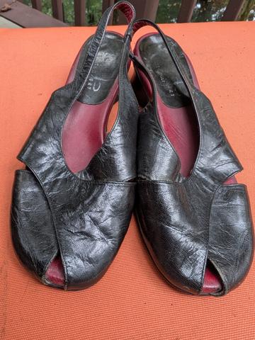Low heel slingbacks