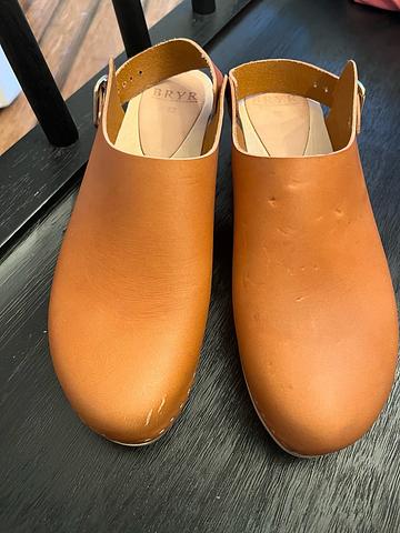 Daphne Clogs
