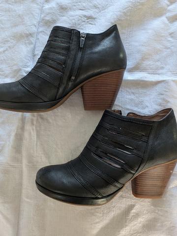 Meadow boots