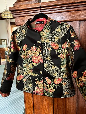 Floral jacket with shiny gold details