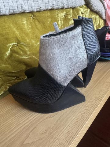 Edge Shoe