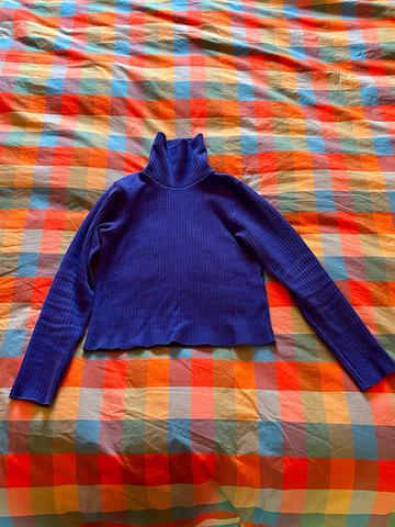 Gia Turtleneck in Marine