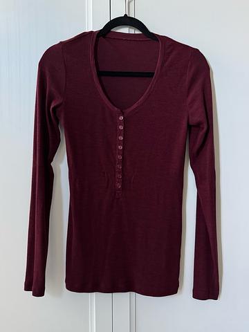 Reese cranberry merino wool top