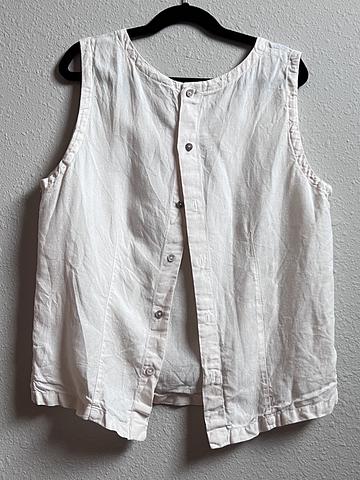 Shell button linen tank