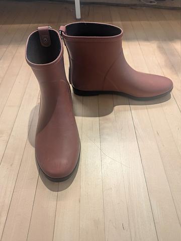 Alice + Whittles rain boots
