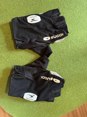 Cycling gloves