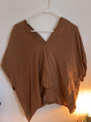 Double V linen crop shirt
