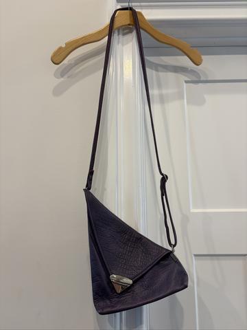 Retro triangle purse
