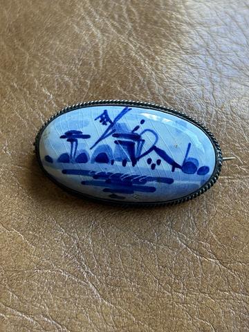 porcelain pin