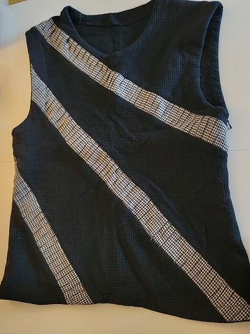 Black vest with waffle fabric & houndstooth pleated sections