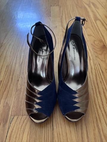 Suede Pumps