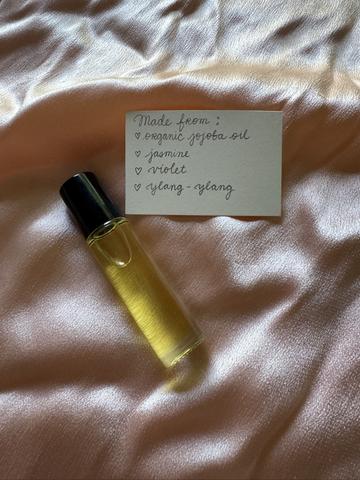 Botanical perfume oil