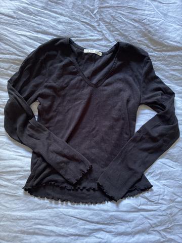V-neck pointelle longsleeve