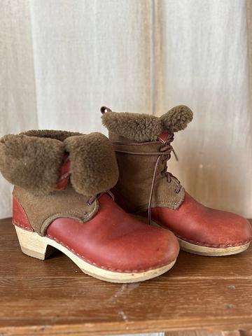 Shearling clog boots