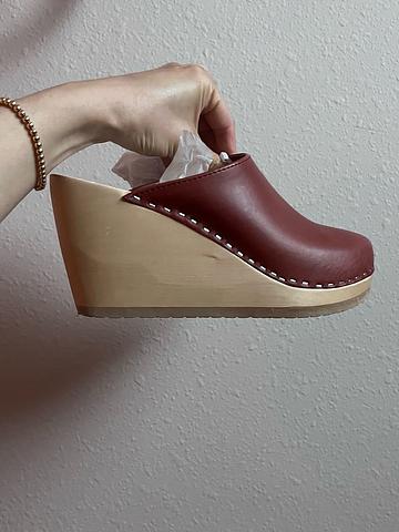 Platform clogs