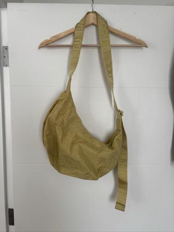 Medium crescent Baggu