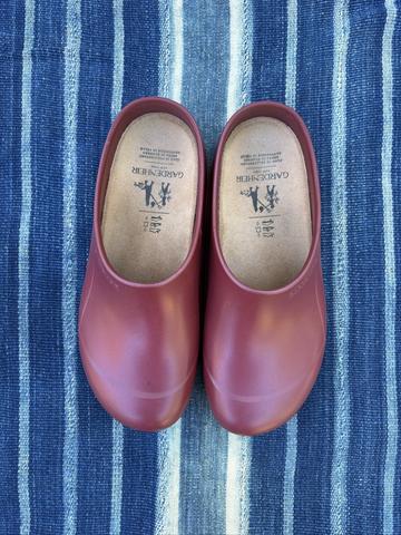 Italian garden clogs in Oxblood