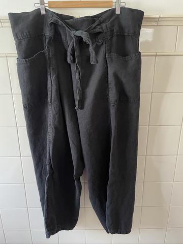 Wrap pants / black linen